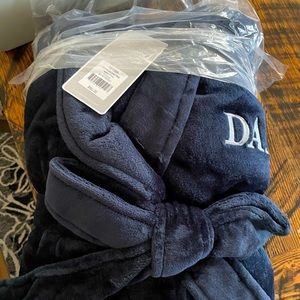 NWT Men’s plush “DAD” robe from Things Remebered